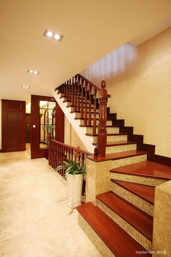 室内楼梯扶手的高度一般是多高？有没有标准尺寸