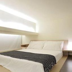 20平米小户型床铺灯带装修效果图
