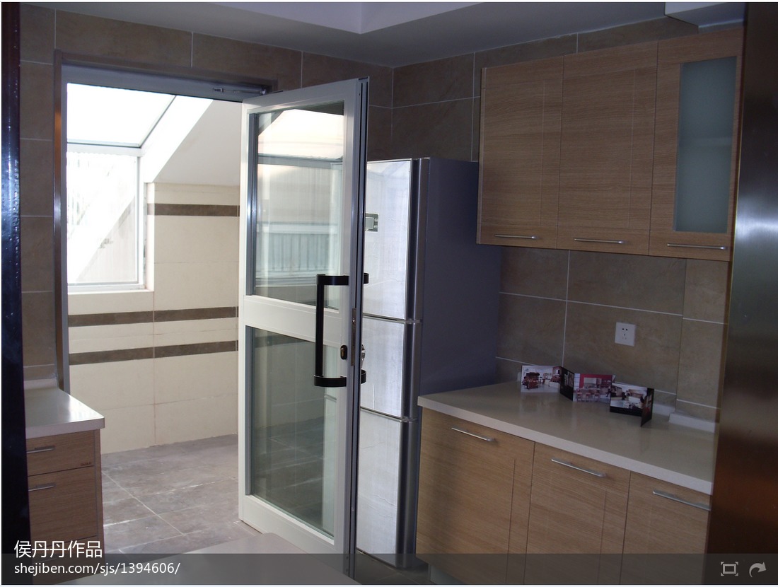 别墅样板间厨房玻璃门图片 – 设计本装修效果图