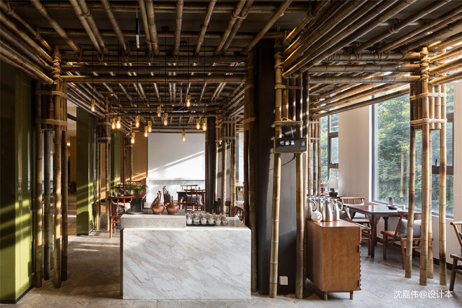 竹林茶室,整个空间用竹子造型,地面的青砖拼花,墙面的原木色木饰面