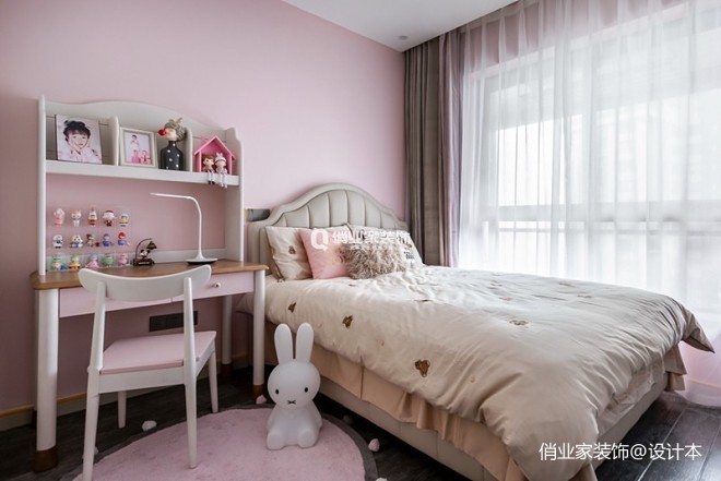 儿童房的色彩选用小女生最爱的粉色系,让空间童趣烂漫.