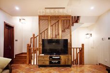 别墅新中式原木家具客厅电视柜屏风背景墙带阁楼楼梯设计效果图