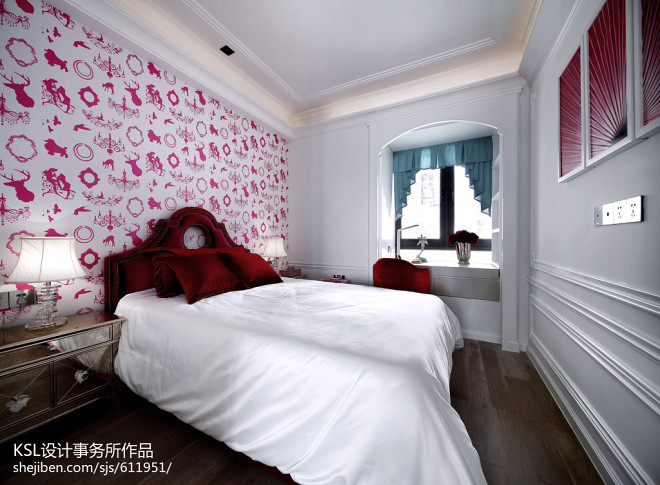 爱情公寓婚房装修设计效果图 动物头像图案床头壁纸搭配红色喜庆床头设计效果图