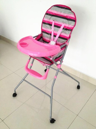 2013新款婴幼儿童可折叠带轮子防水餐椅小孩