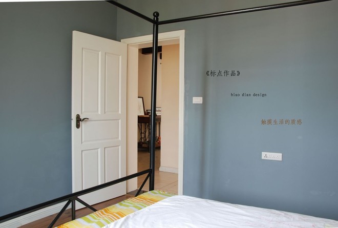 2017美式风格简单家居卧室蓝色墙面白色门装修效果图片
