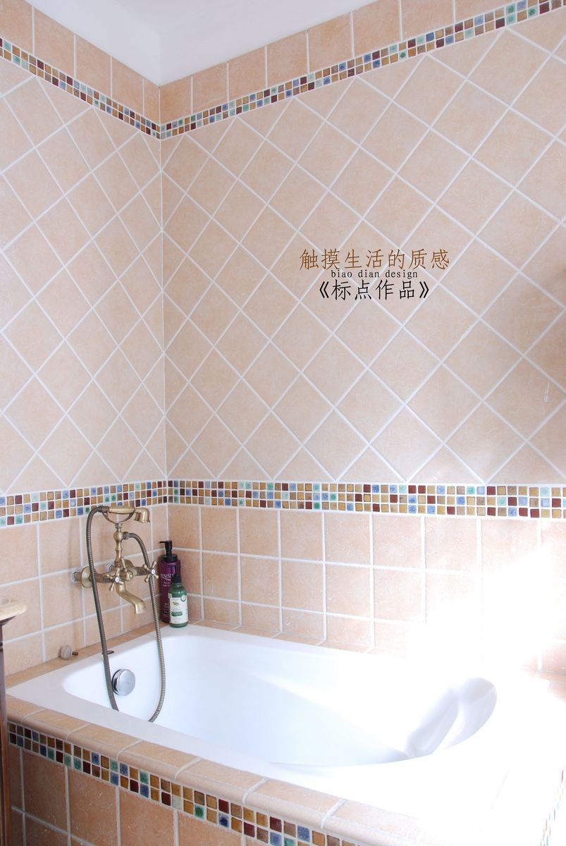美式风格家用主卫生间浴缸马赛克瓷砖装修效果图片
