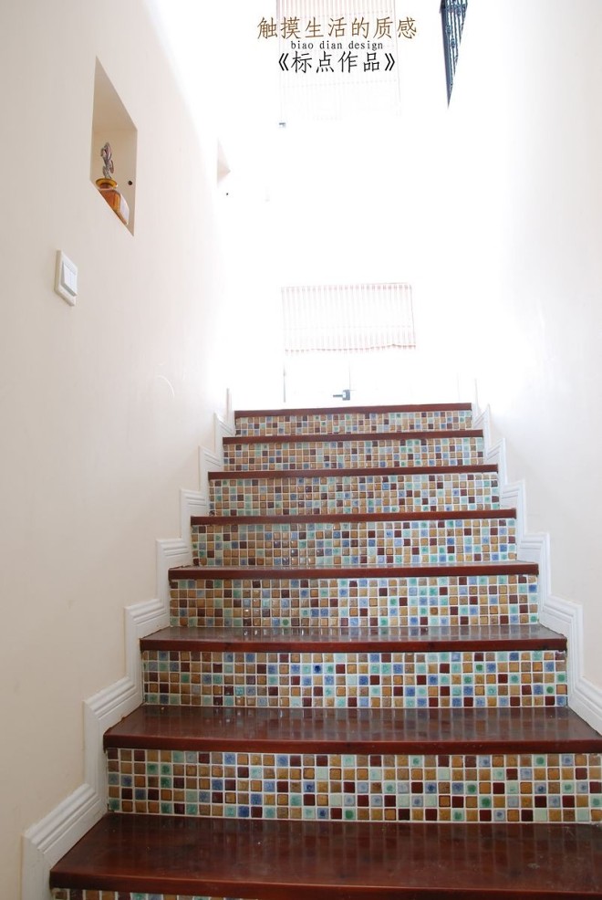 美式风格梯间马赛克瓷砖装修效果图欣赏