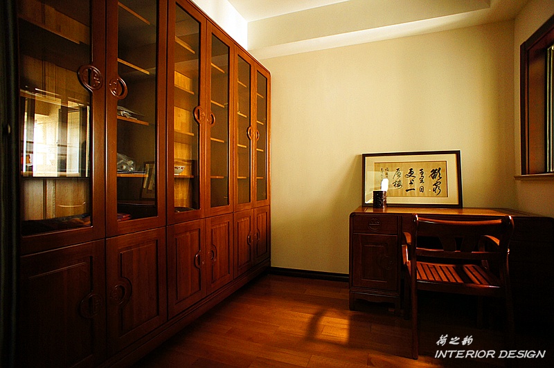中式风格二居室时尚家居书房书柜装修效果图