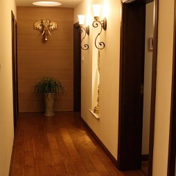 2013东南亚风格三室一厅家装走廊过道实木地板装修效果图