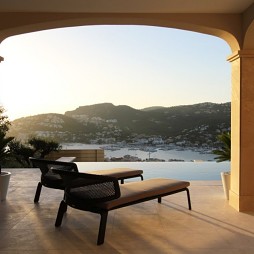 西班牙马略卡岛休闲别墅设计休闲区休闲椅装修效果图