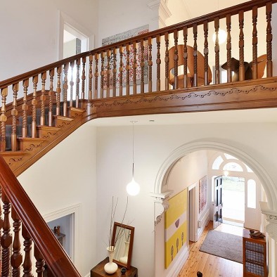 混搭别墅设计实木楼梯扶手装修效果图