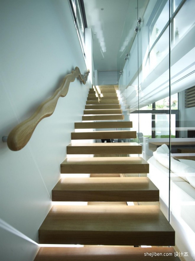 现代实木整体楼梯装修效果图