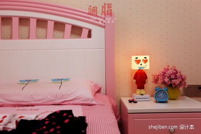 2017现代风格三室一厅女孩儿童房花纹壁纸设计装修效果图片