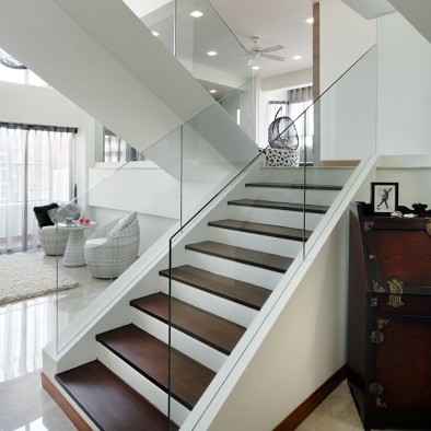 2017现代风格二居室家装精品玻璃实木楼梯间装修效果图