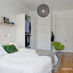 现代风格三居室白色系主人房卧室组合衣柜装修效果图片