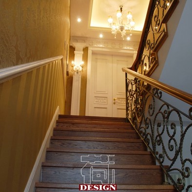 2017欧式风格别墅室内铁艺楼梯护栏装修效果图