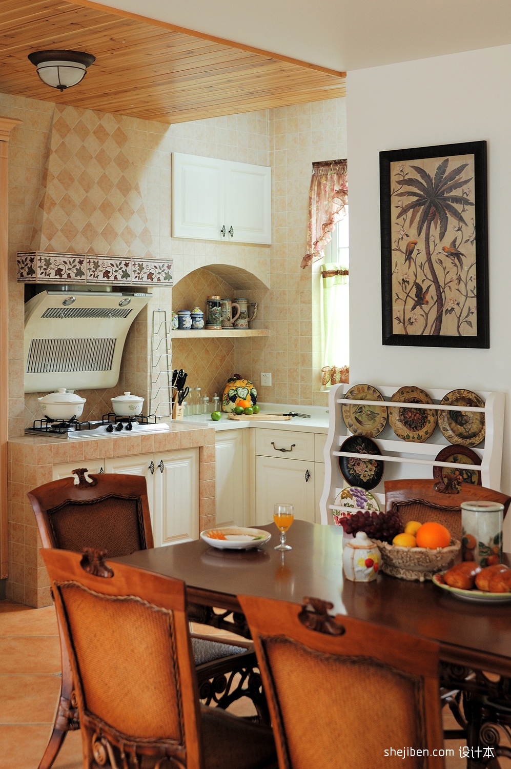 2017田园风格条形开放式7平米家庭白色橱柜米黄色墙面瓷砖厨房餐厅一体装修图片