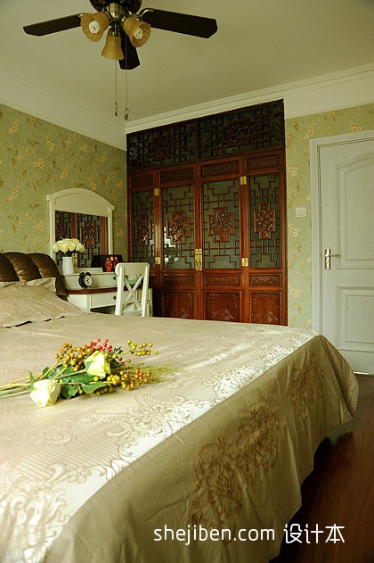 地中海风格二居室经典老人卧室花纹壁纸梳妆台装修效果图