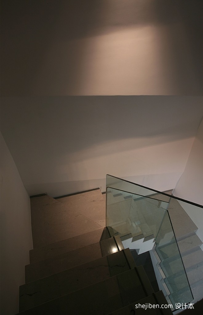 2017现代风格别墅室内玻璃楼梯扶手装修效果图