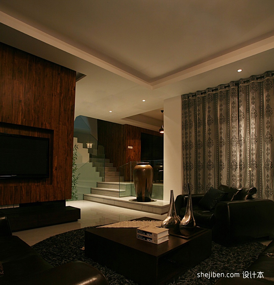 现代风格客厅木质电视墙窗帘效果图