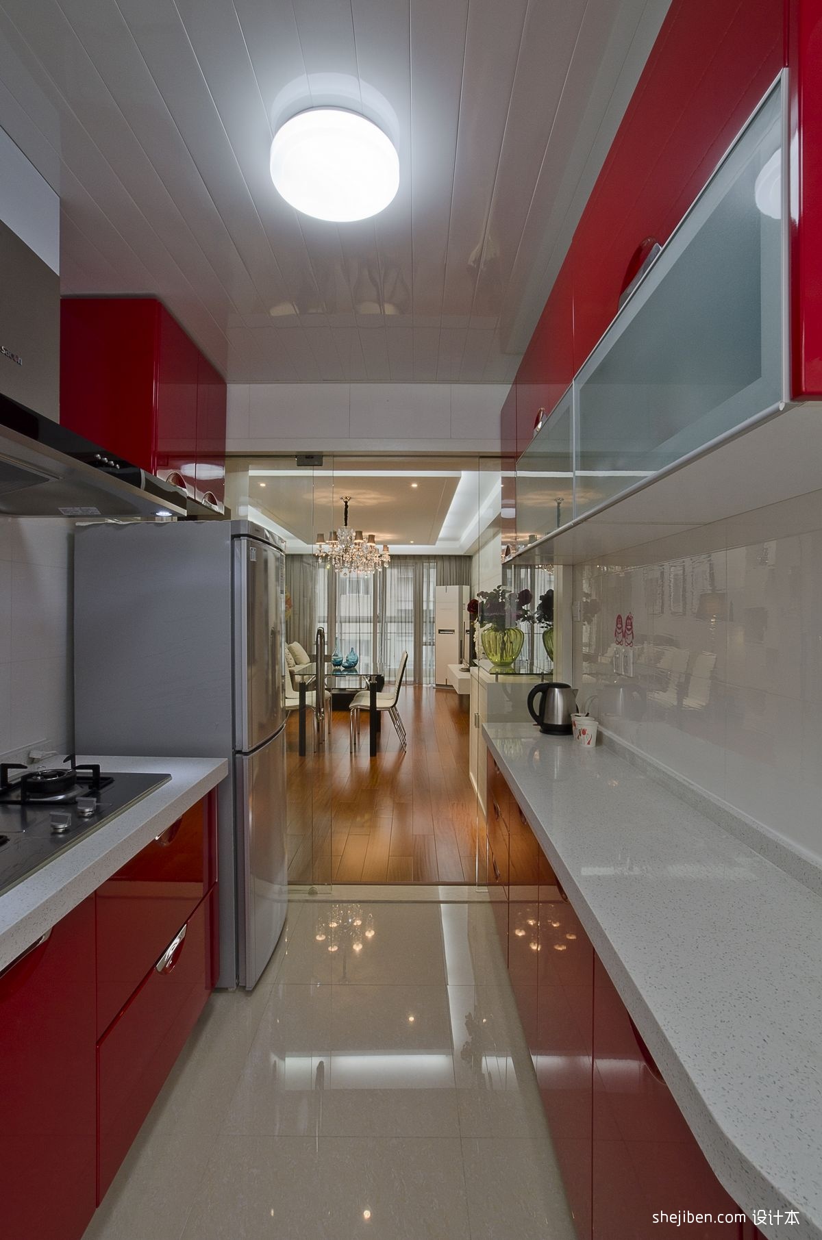 红色调厨房橱柜设计装修效果图 – 设计本装修效果图