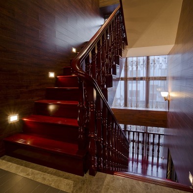 2017中式风格别墅室内高档全木楼梯扶手装修效果图
