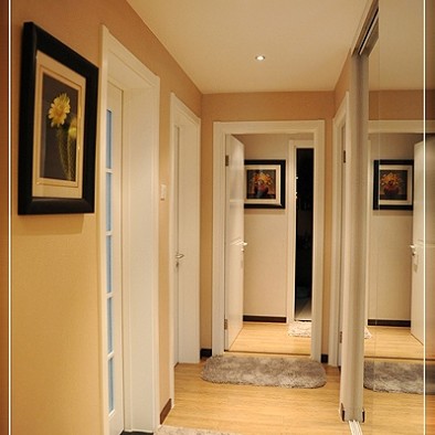 2017现代风格三室一厅家装走廊过道装修效果图欣赏