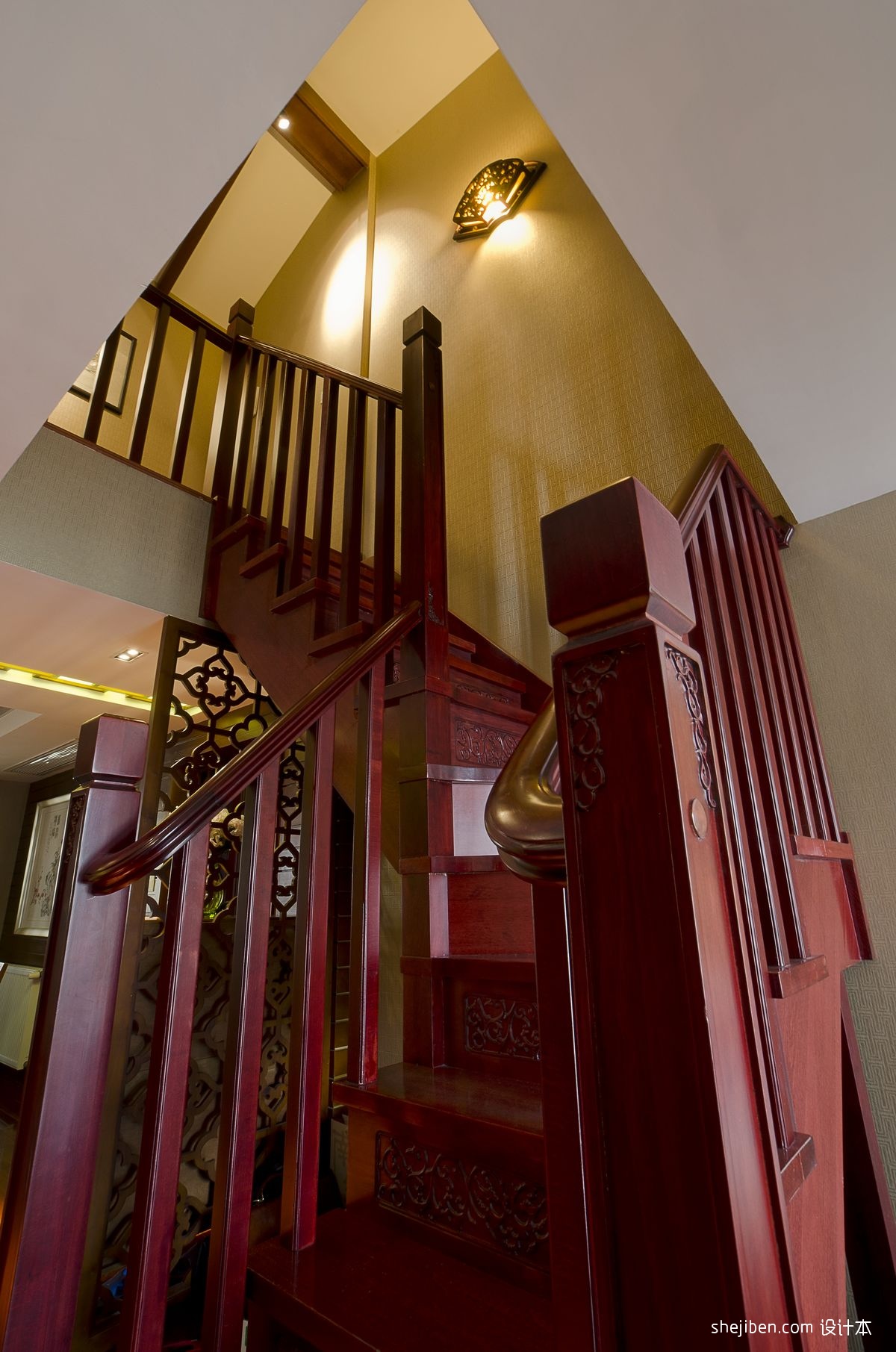 2017中式风格别墅室内实木楼梯护栏装修效果图 – 设计本装修效果图