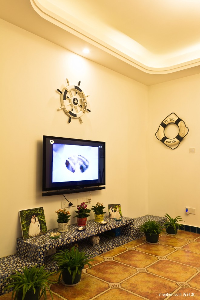 蓝白地中海风格客厅电视墙装修效果图