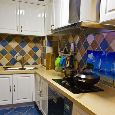 2017地中海风格厨房墙面彩色瓷砖装修效果图