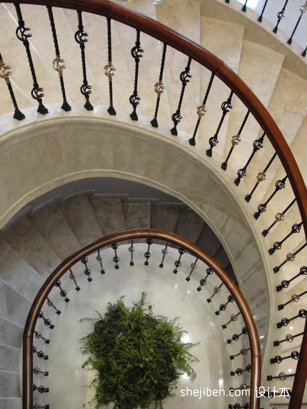 新古典家庭旋转楼梯装修图