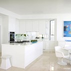 白色系现代时尚敞开式厨房装修效果图片