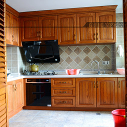 东南亚风格封闭式L型家居厨房棕红色橱柜装修效果图片
