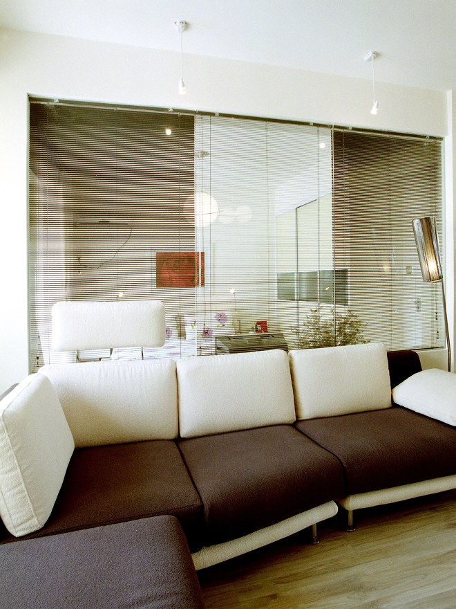 三居室现代简装客厅卧室玻璃隔断背景墙