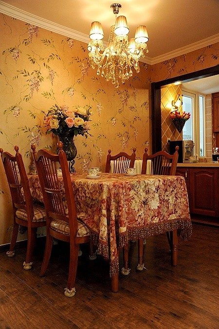 龙锦园美式餐厅手绘彩花背景墙装修效果