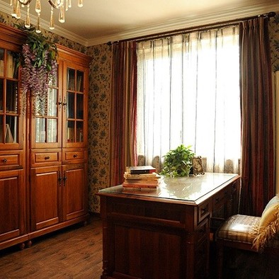 美式风格三室一厅经典临窗书房书柜书桌装修效果图