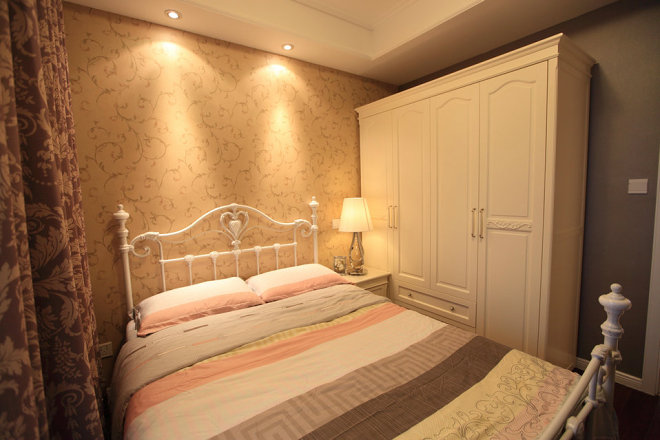 都市白领的浪漫欧式风格卧室床头背景墙