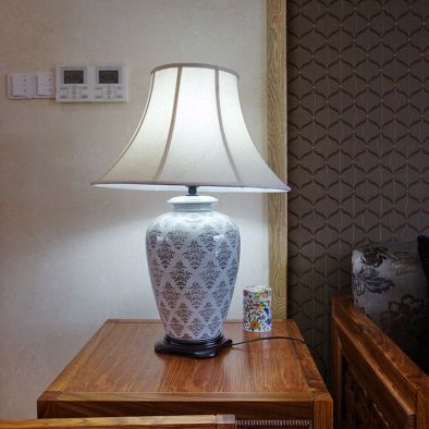 别墅中式客厅灯具摆放一角设计效果图
