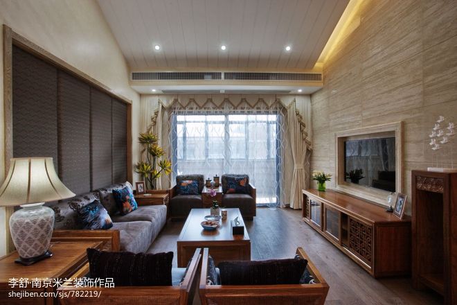 钟鼎山庄中式别墅客厅瓷砖电视墙设计效