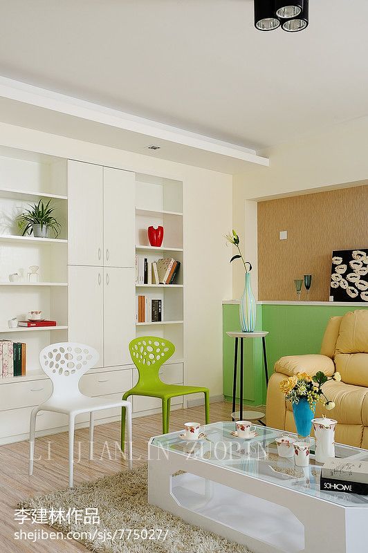 家装四居室白色调客厅壁柜设计图片