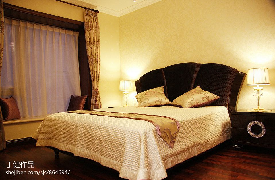 北京龙湖别墅项目中式卧室床头背景墙窗帘装修效果图
