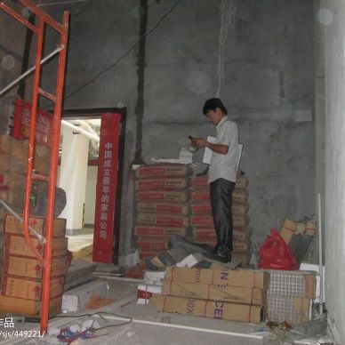 今天去了岭南新世界D31栋1201房施工现场检查指导工作，对卫生间隐型房的油漆处理进行指导。_906544