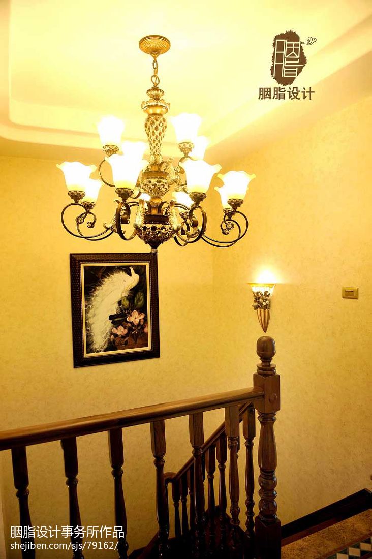 196平米美式复式楼楼梯装修图片