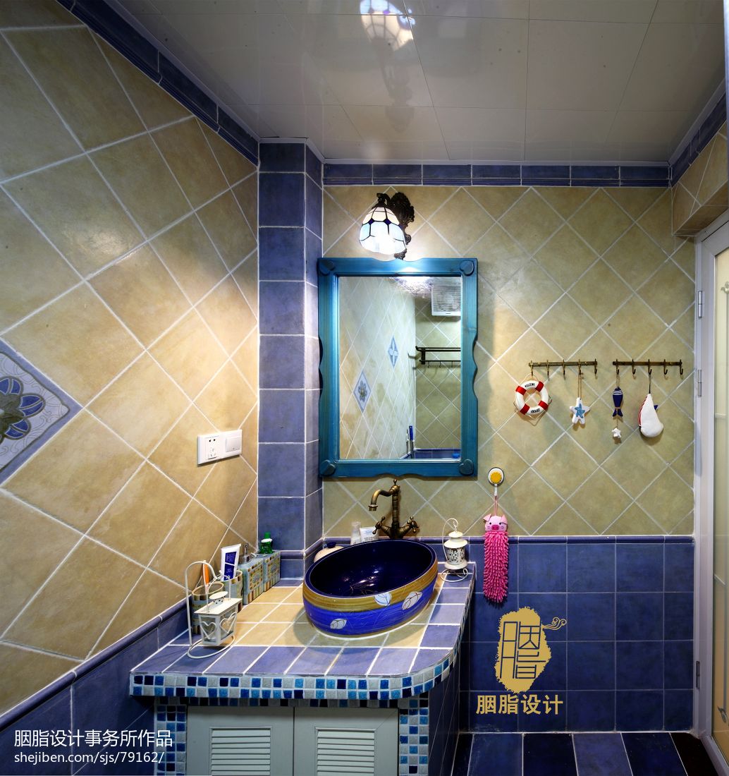 地中海婚房卫浴砖砌洗手台装修设计