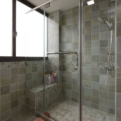 美式小清新卫生间玻璃淋浴房效果图