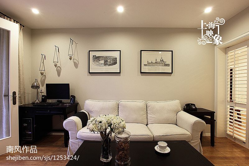 恬静美式客厅沙发背景墙手绘装修效果图