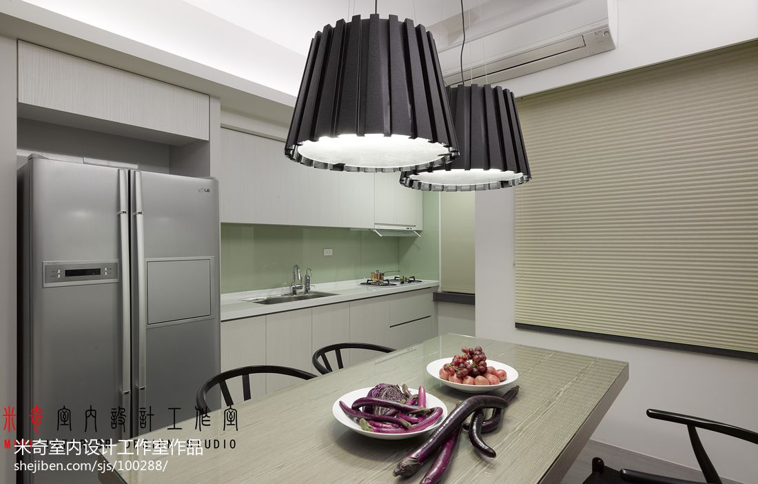 现代风格样板房厨房带餐厅装修设计效果图
