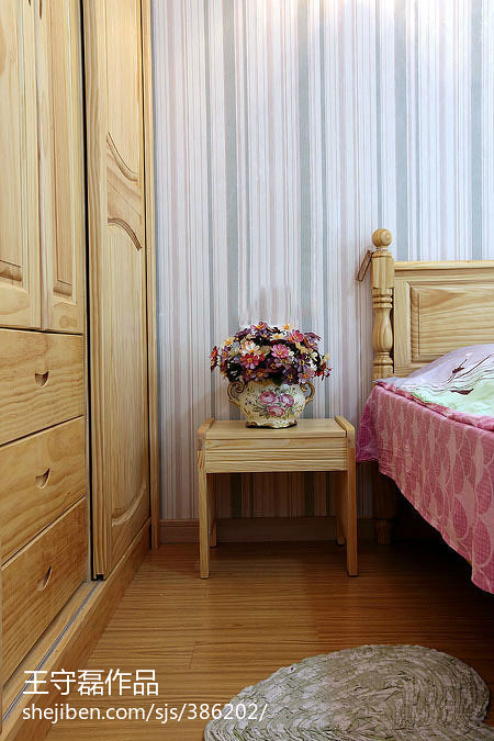 清晰温馨的田园简欧卧室窗帘装修设计效