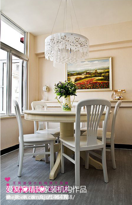 小户型欧式白色餐桌椅餐厅装修图片