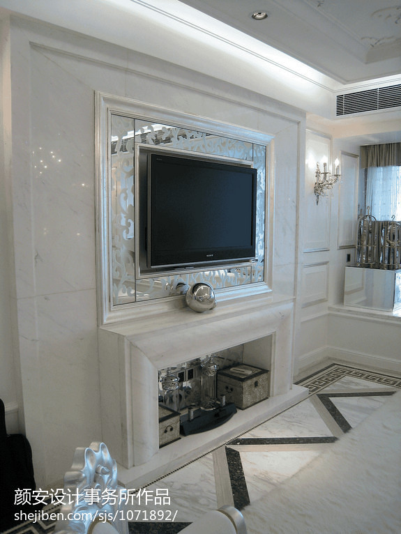 法式风格样板房客厅壁炉电视墙设计